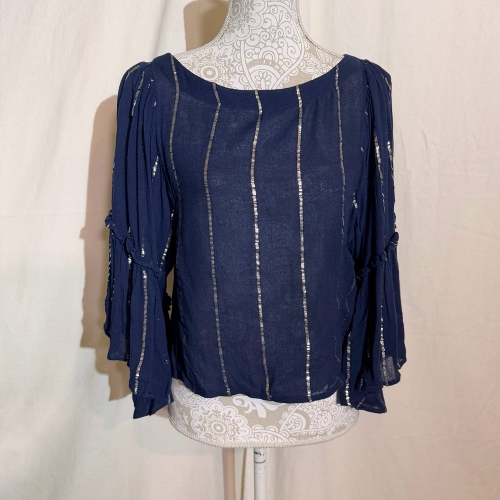 Floreat // dark blue, silver striped flare sleeve crop statement top sz xs a26